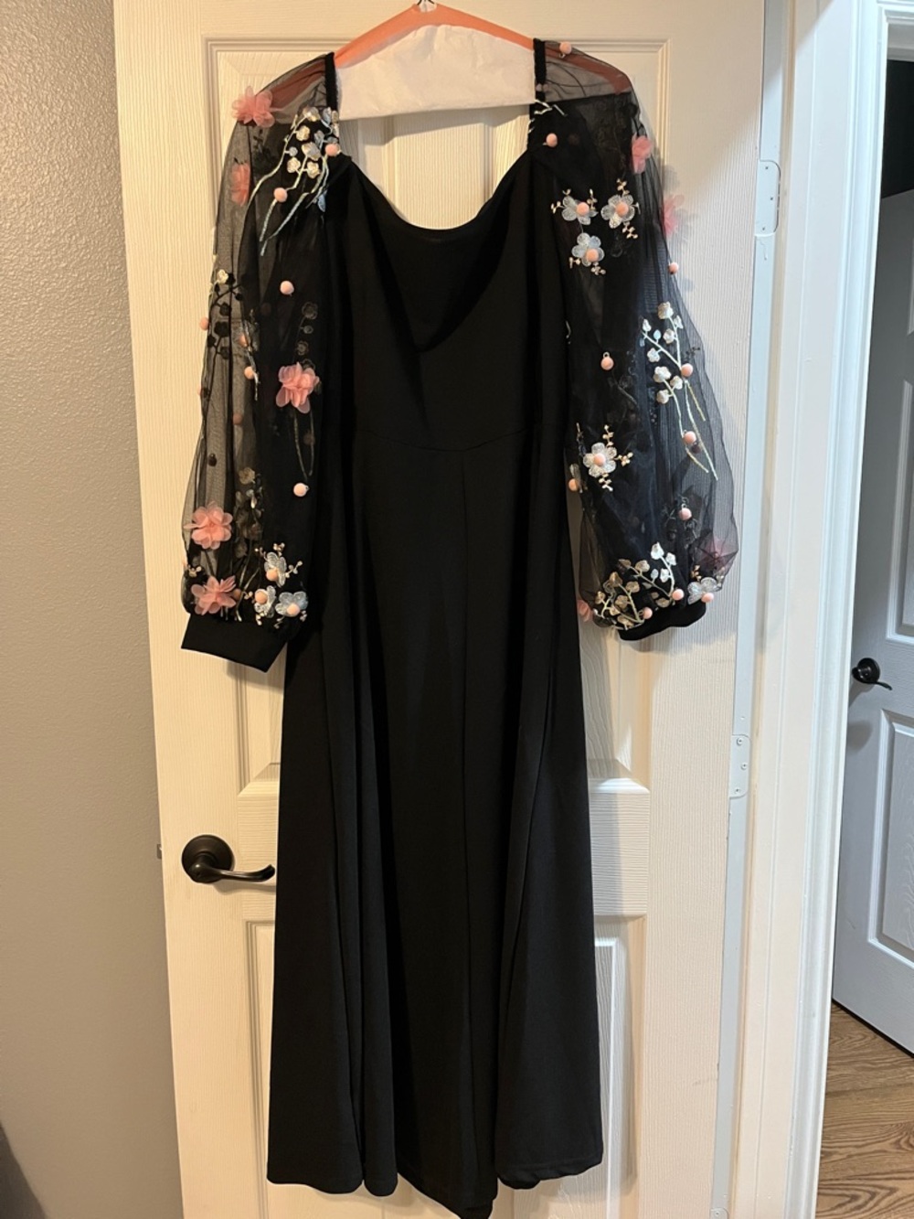 Black Floral Mesh Sleeve Formal Maxi Dress - Picture 3 of 4